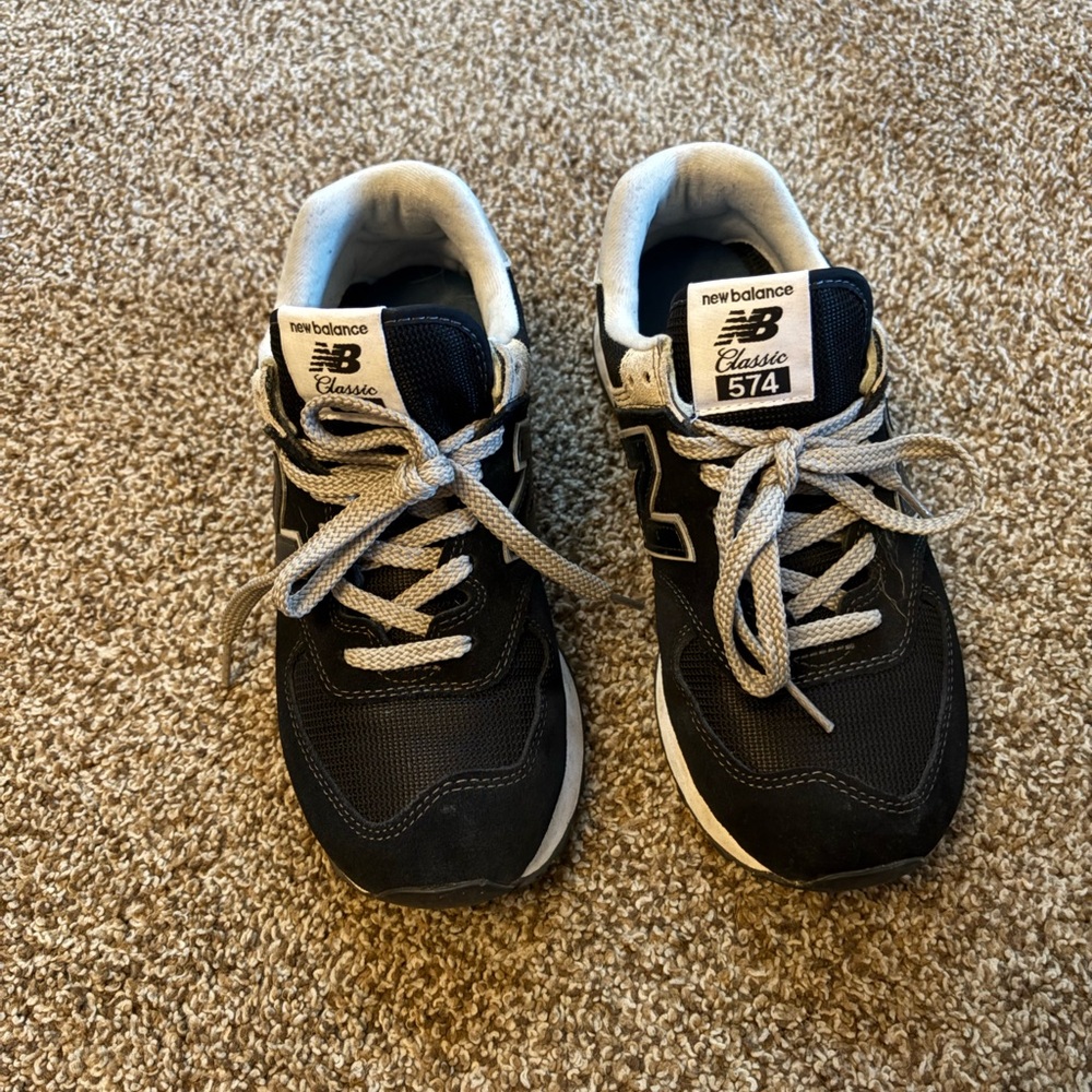 New Balance 574 - 7 Men’a - 2E/ Extra Wide - Black and Gray Sneakers
